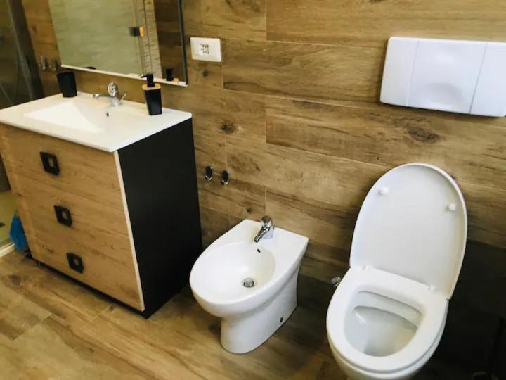 Domus Liviae Acomodação com café da manhã Milão Exterior foto